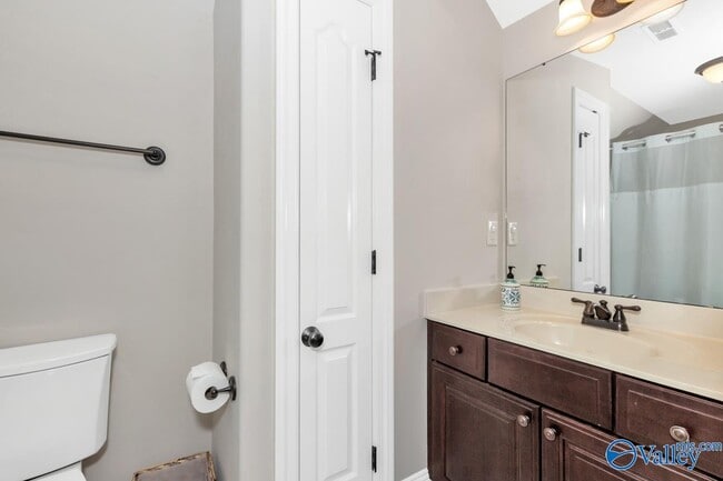 Building Photo - 230 Bishop Farm Way