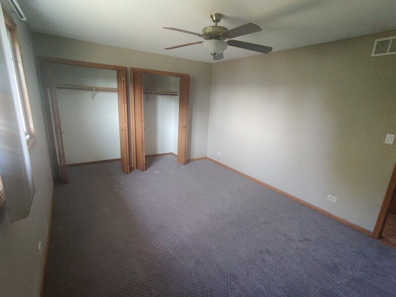 Building Photo - 7754 Oak Grove Ave