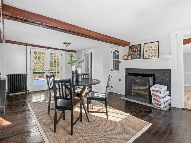 Building Photo - 1382 Hope St