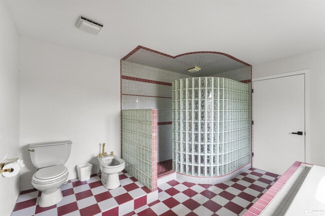 Building Photo - 3400 Southampton Dr