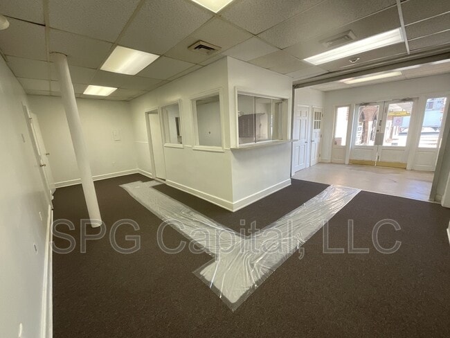 Building Photo - 5 Center Square