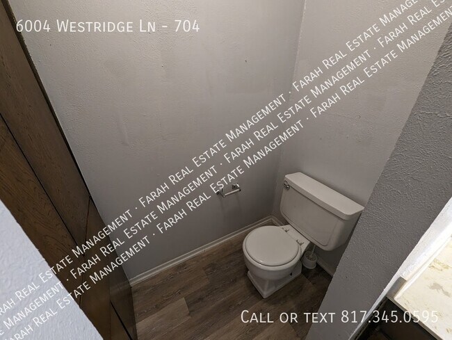Building Photo - 6004 Westridge Ln