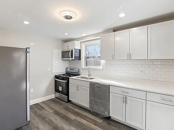 Building Photo - 7 Division St