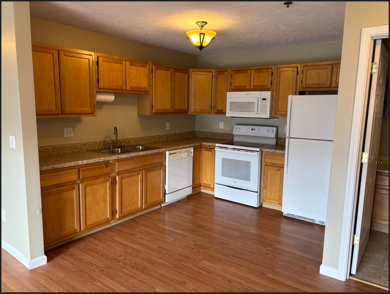 Building Photo - Lakepointe Apartment Homes