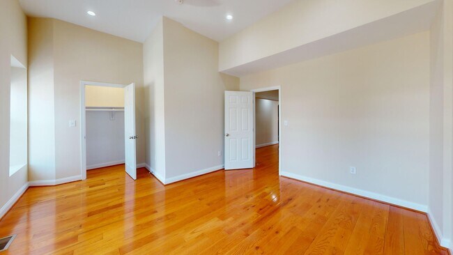 Building Photo - 652 Newton Pl NW