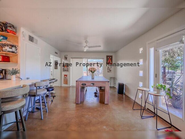 Building Photo - 351 E Encanto Dr
