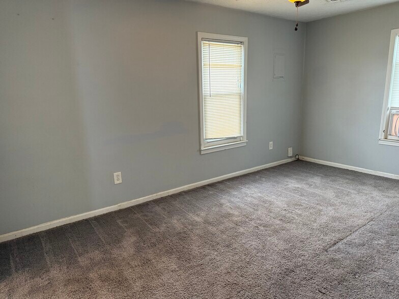 Building Photo - 140 W Union St