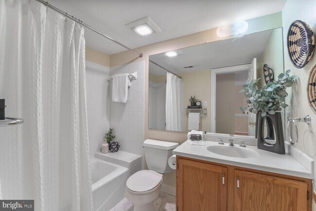 Building Photo - 2053 Mayfair McLean Ct