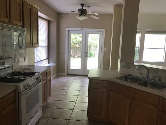 Building Photo - 2321 Clover Ridge Dr