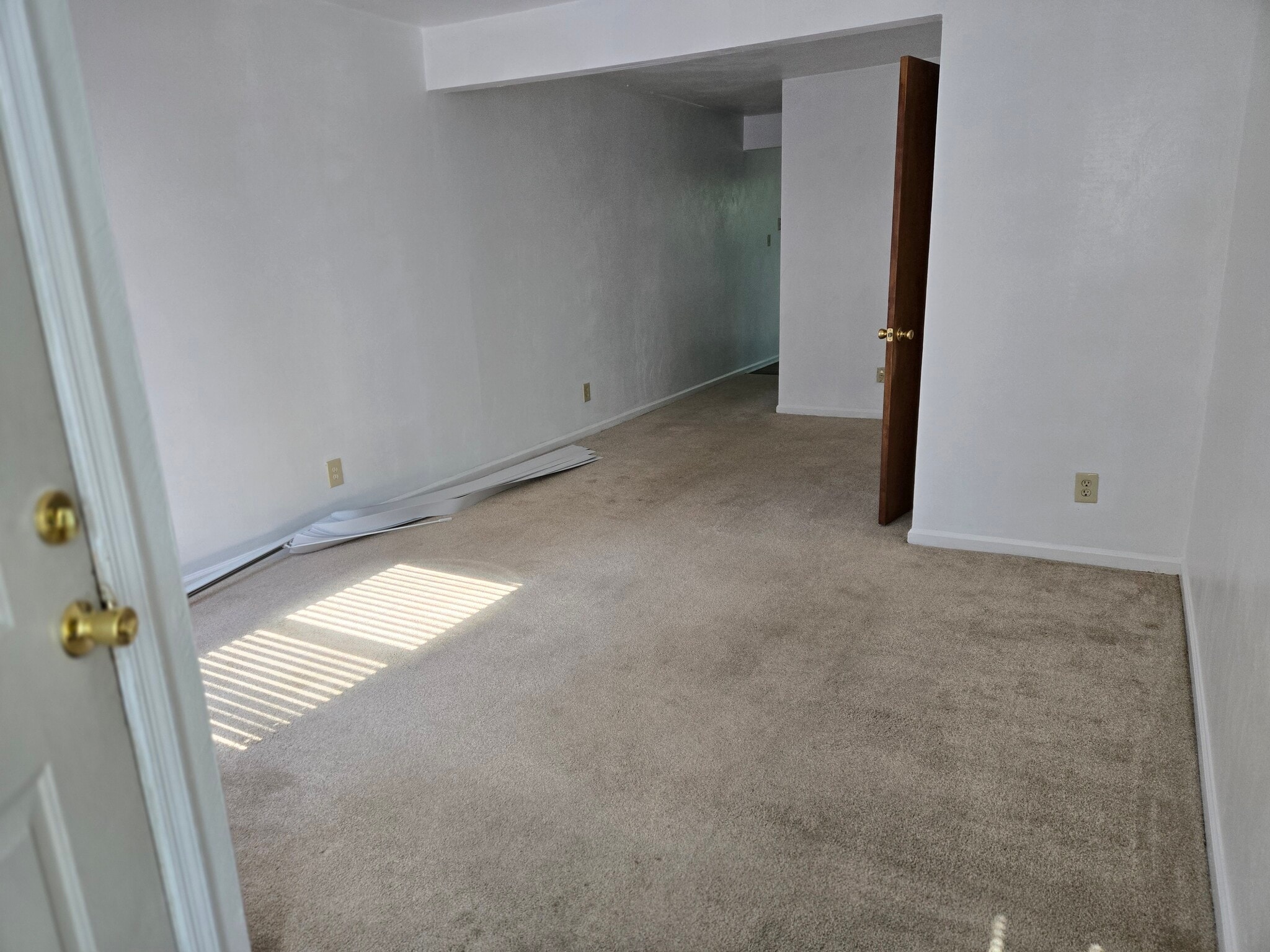 Building Photo - 2032 Elmhurst Ln