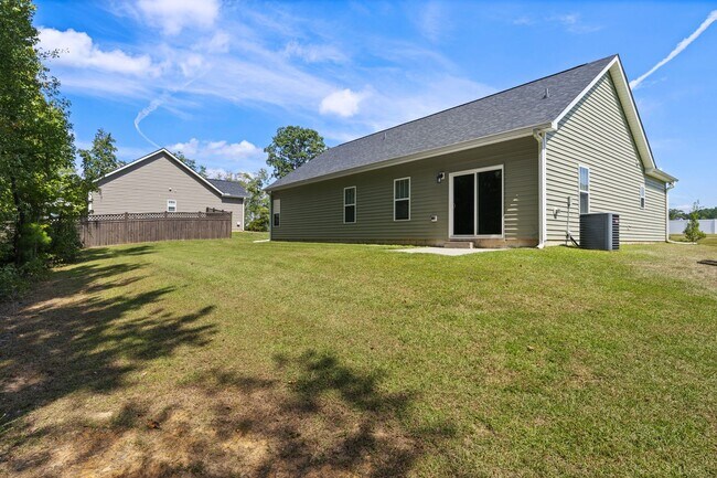 Building Photo - Charming 3-Bedroom Ranch Home – Move-in Re...