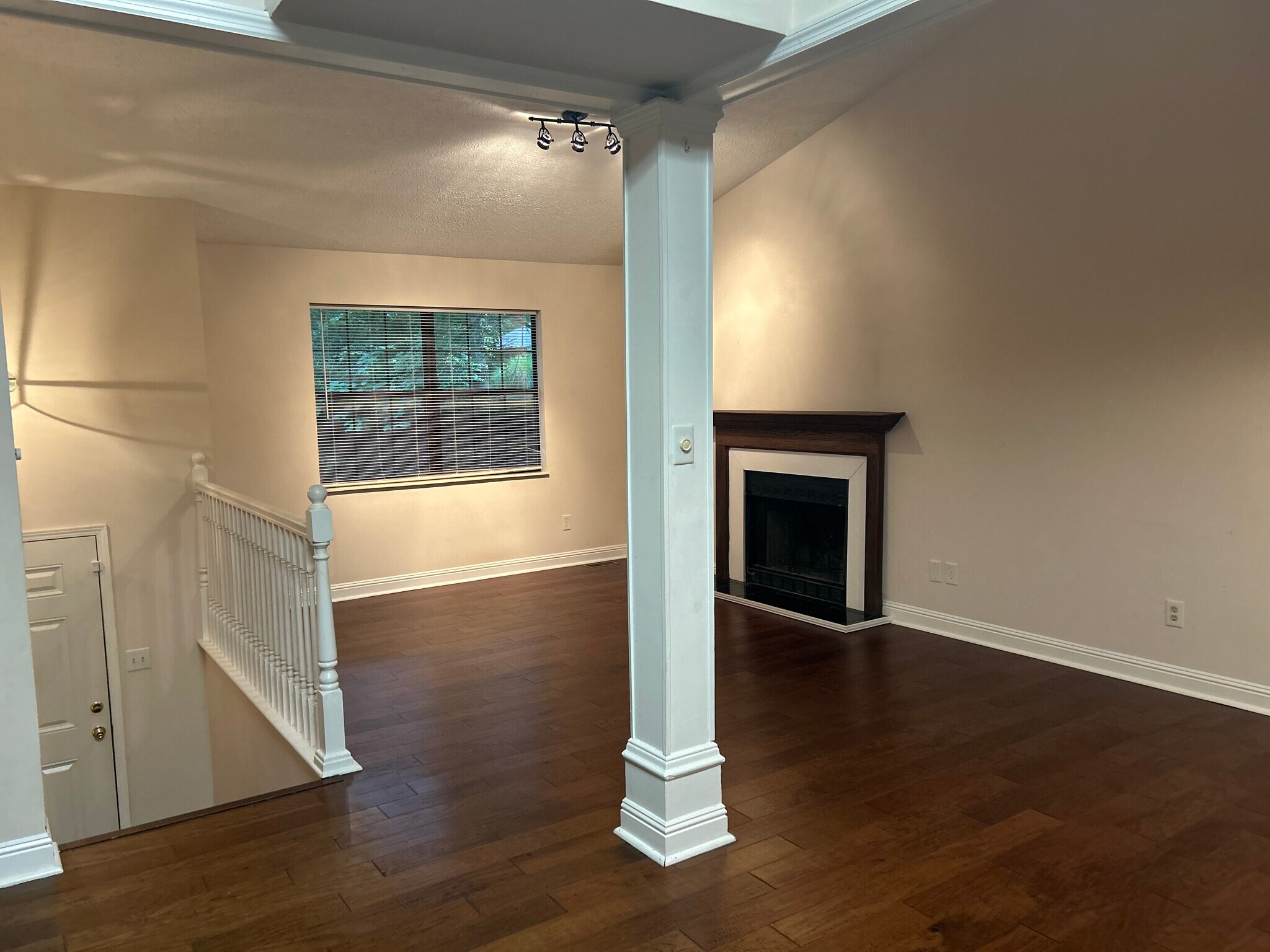 Building Photo - 945 Wildwood Garden Dr