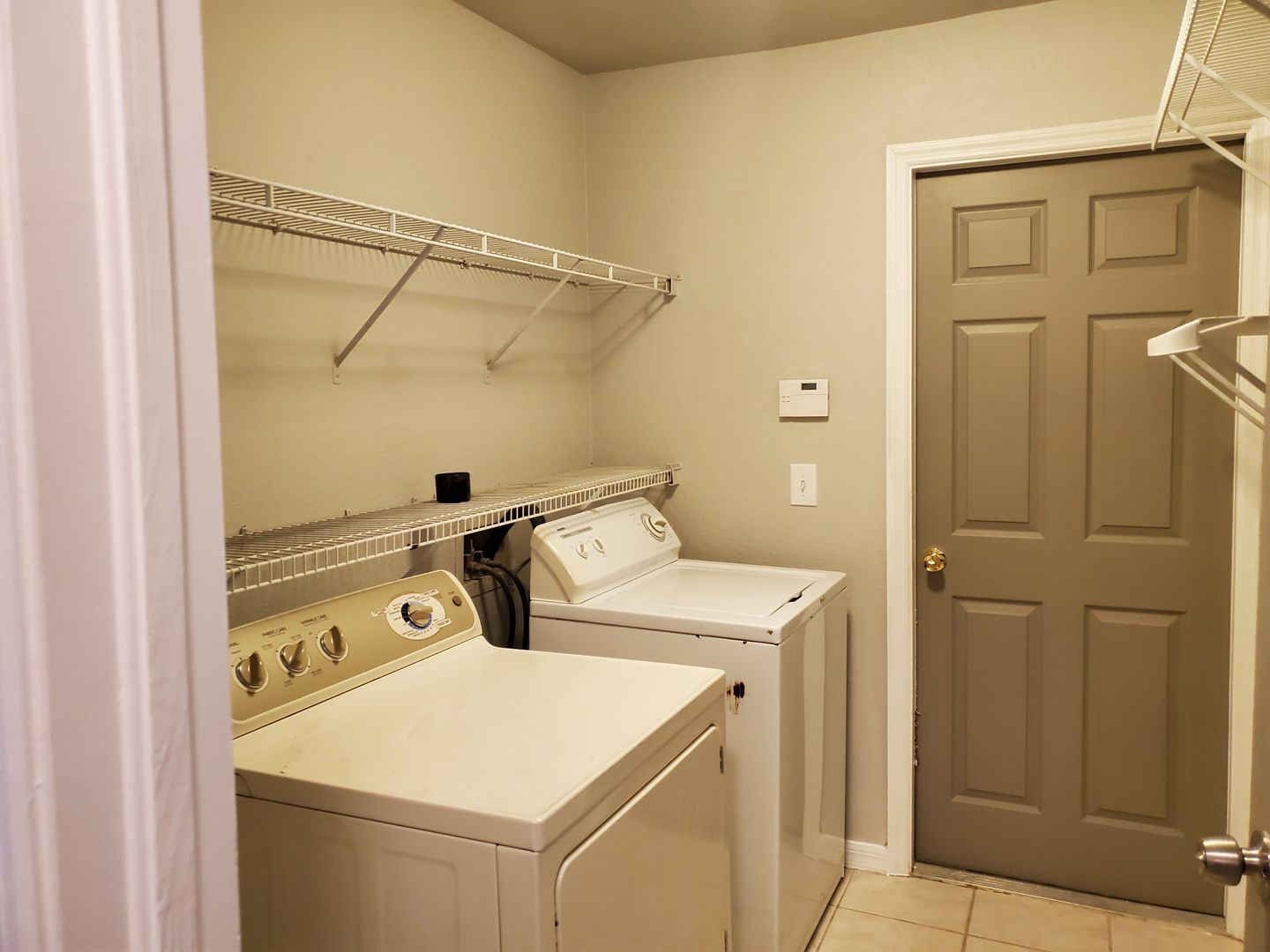 Building Photo - 445 Reading St