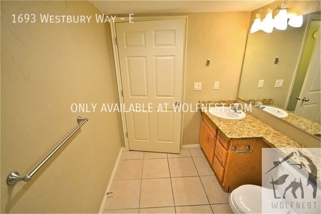 Building Photo - No Security Deposit Option! Amazing 3 Bedr...