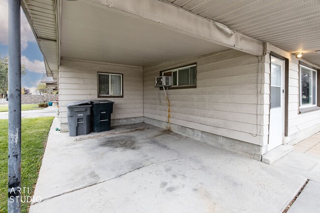 Building Photo - 2 Bedroom, 1 Bathroom South Jordan Duplex