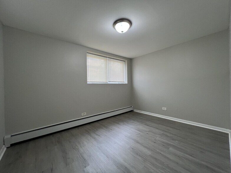 Building Photo - 1300 S 51st Ct