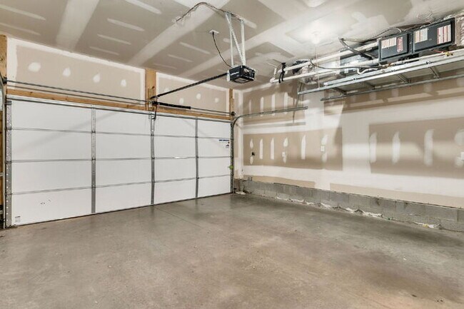 Building Photo - Modern End-Unit Townhome in Rocketts Landing – Prime Richmond Location