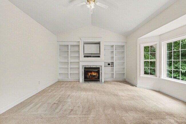 Building Photo - 24 Crestwood Ln