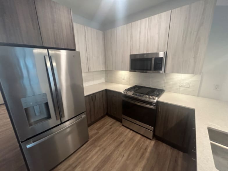 Building Photo - 1100 W Randolph St