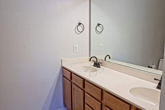 Building Photo - 401 Mahogany Dr