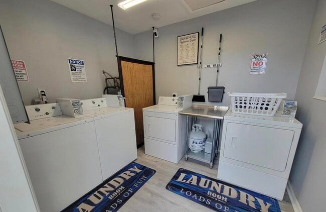 Building Photo - 136 Akron St