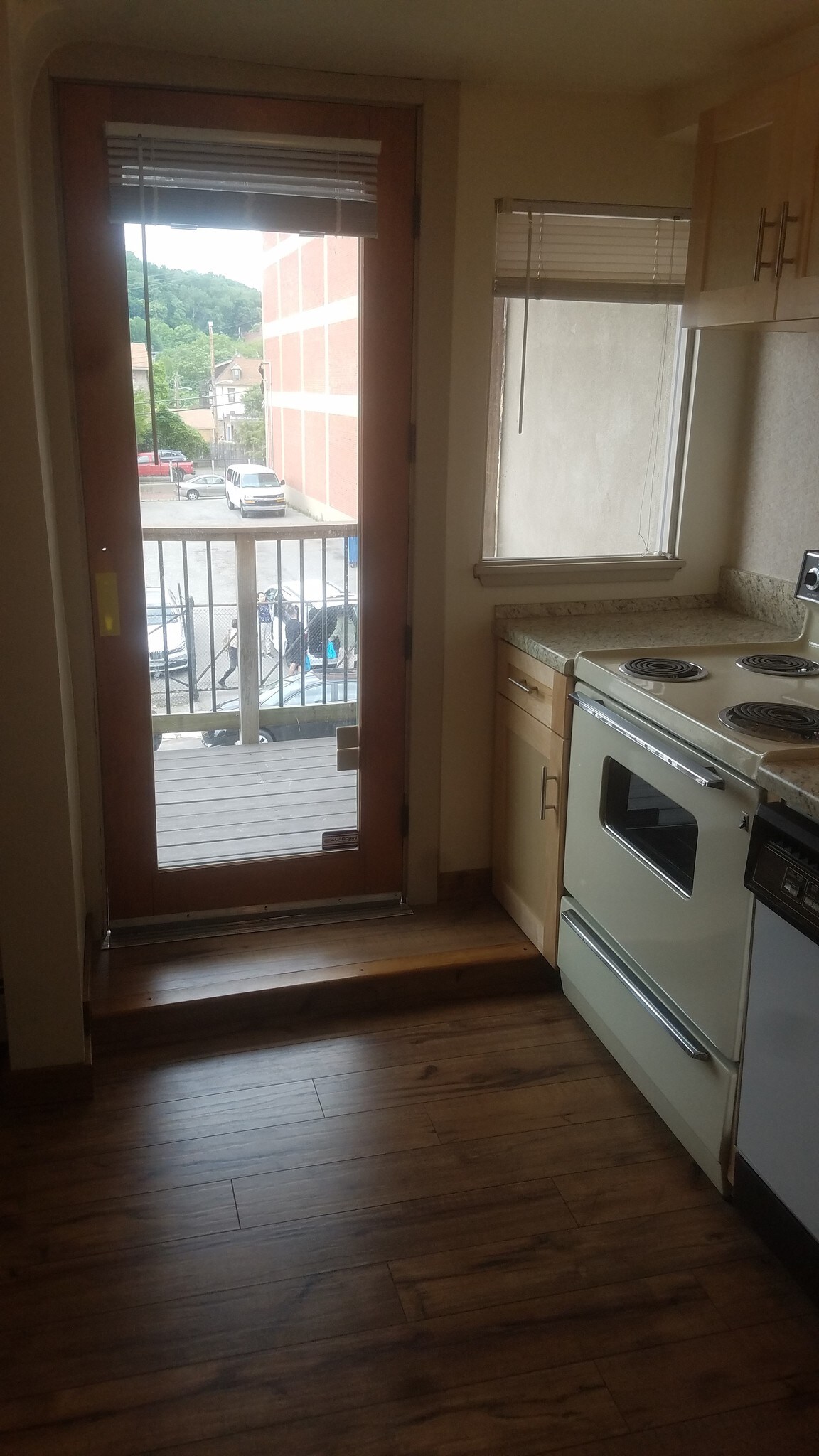 Building Photo - 749 S Millvale Ave