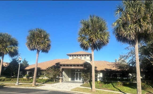 Building Photo - 1222 Royal St. George Blvd