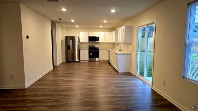 Building Photo - 502 Liberty Hall Dr