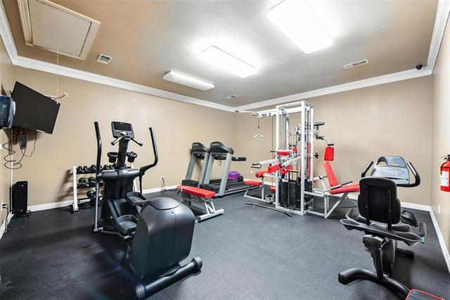 Building Photo - 1008 Colonial Dr