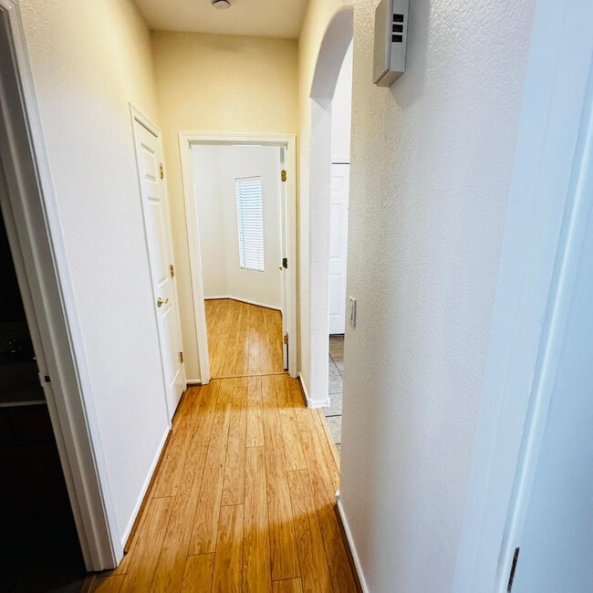 Building Photo - 949 S Racine Ln