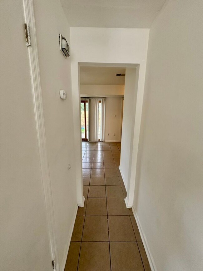 Building Photo - 68 Village Dr