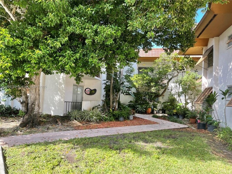 Primary Photo - 9456 SW 77th Ave