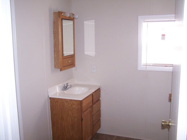 Building Photo - 143 Jordyn Layne Dr