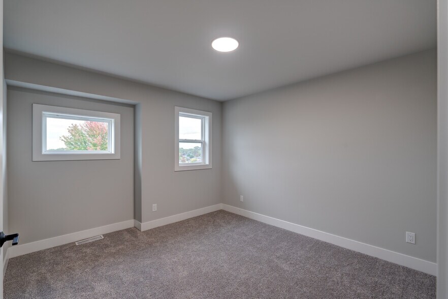 Building Photo - 137 Prairie Heights Dr