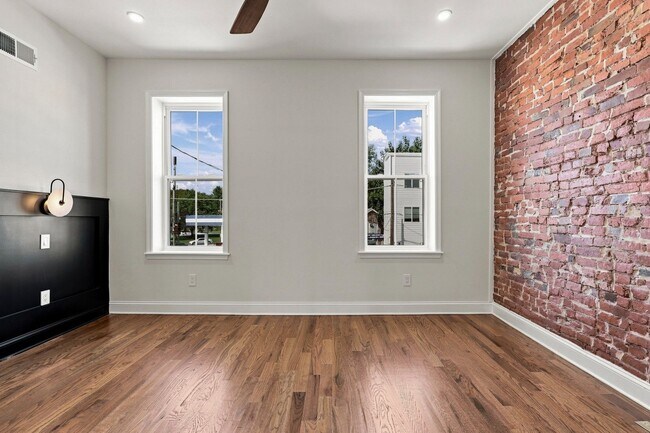 Building Photo - 2409 N 33rd St