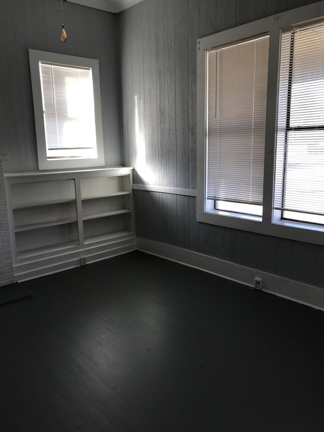 Building Photo - 822 Edwards St