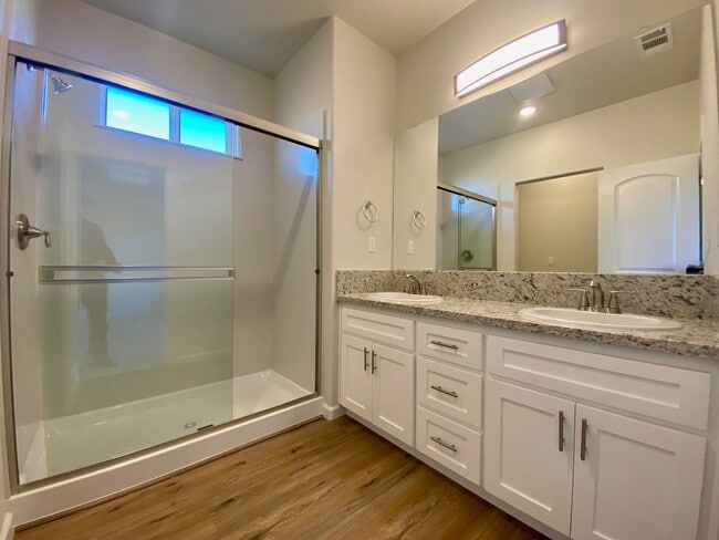 Building Photo - NEWER 4 Bedroom 2 Bath home for RENT!