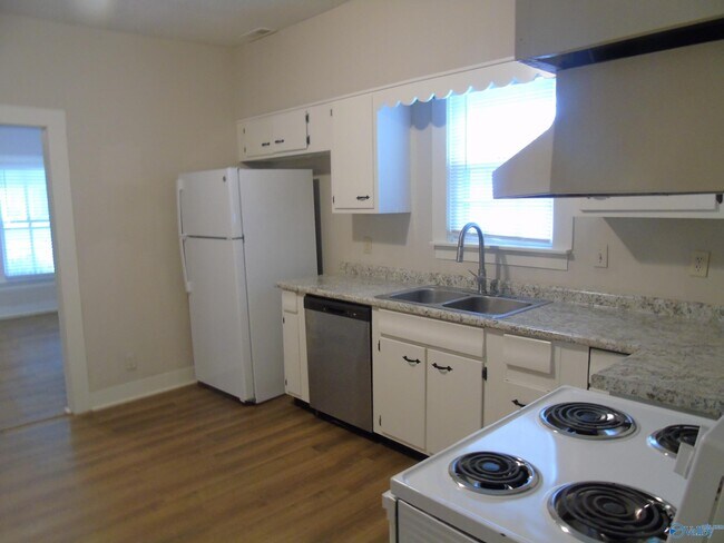 Building Photo - 802 Beirne Ave NE