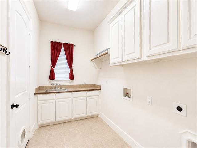 Building Photo - 7304 Meadow Glen Dr