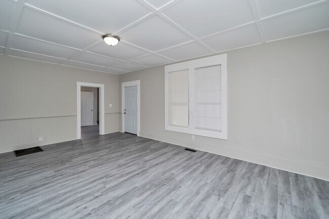 Building Photo - 233 Alder Ave