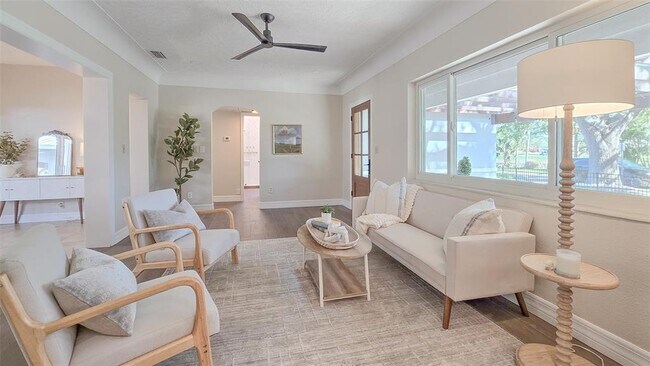 Building Photo - 515 34th Ave NE