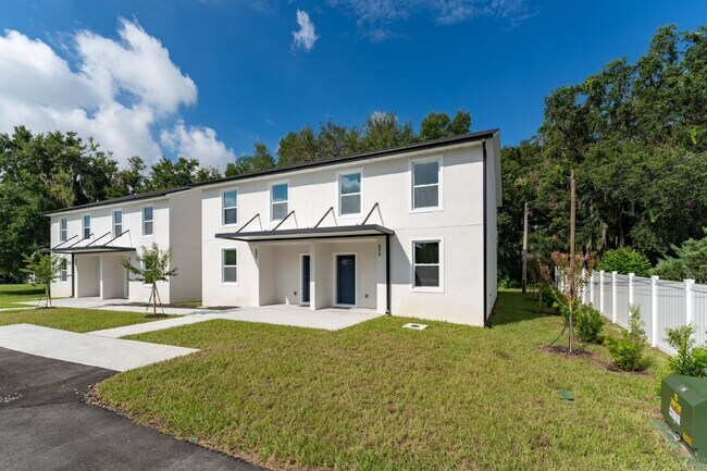 Building Photo - 685 Childs Ave