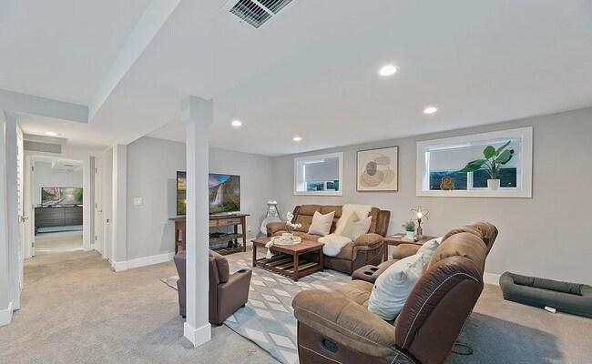 Building Photo - Beautiful Kent WA Home! Apply Today!