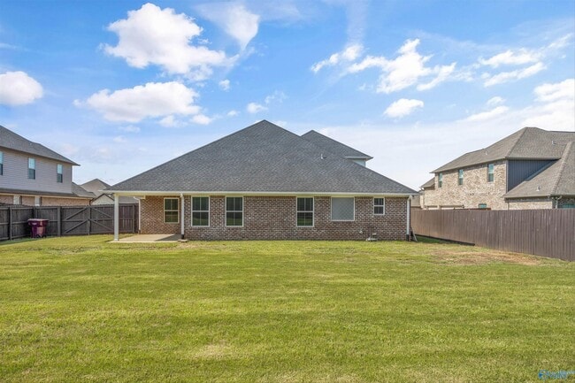 Building Photo - 17050 Stonegate Dr