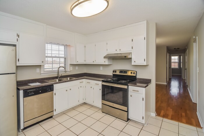 Building Photo - 212 Brady Dr