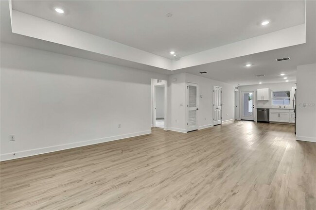 Building Photo - 3390 Dristol Ave