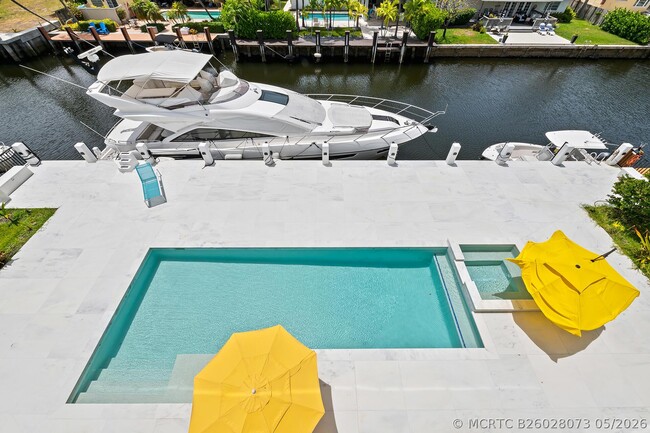 Building Photo - 401 Lido Dr