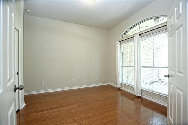 Building Photo - 16612 Barrhead Cove
