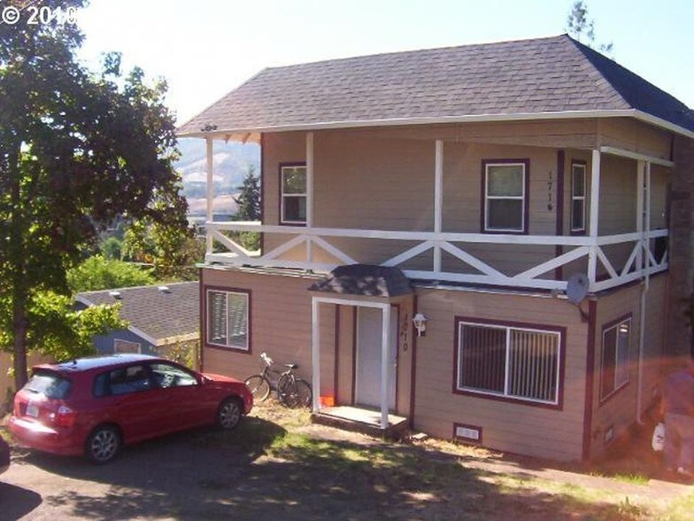 Building Photo - 1714 SE Giles St