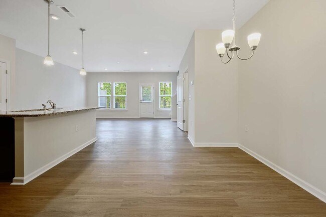 Building Photo - Roomy Townhome in RTP
